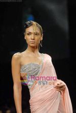 Model walk the ramp for Rakesh Aggarwal_s Show on LIFW Day 5 on 22nd Sep 2009 (55).JPG